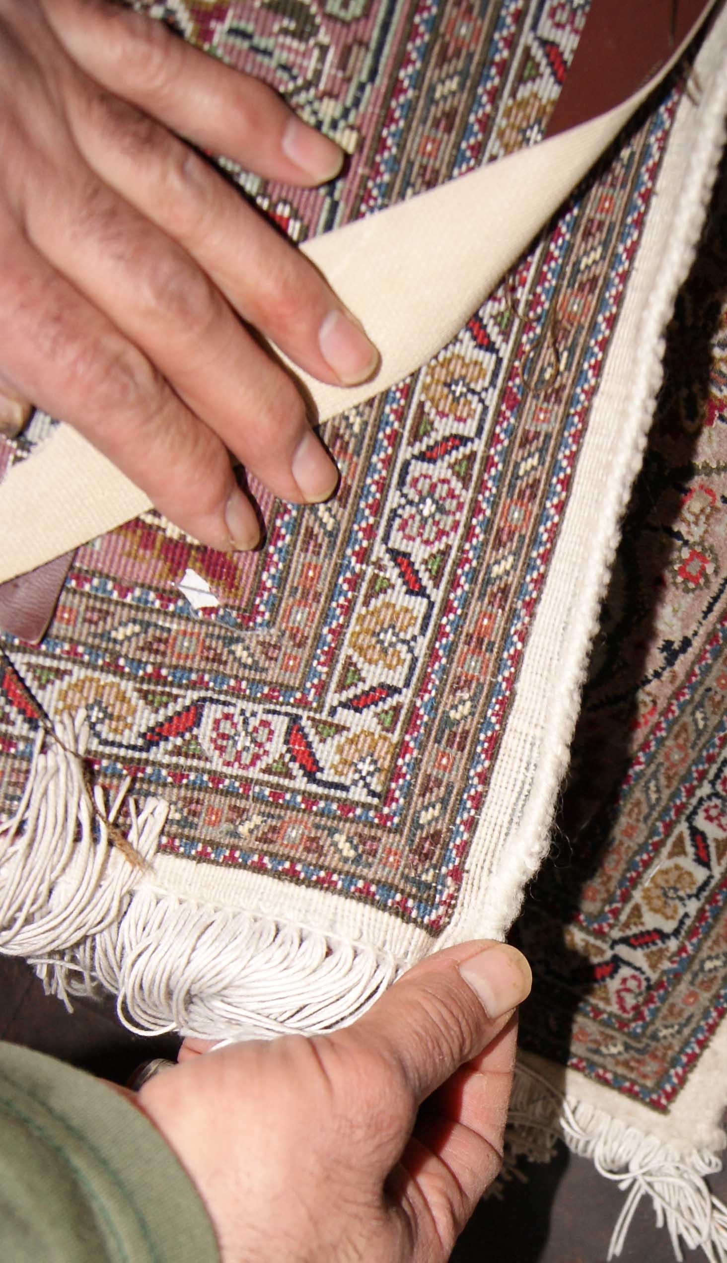 Selvage and edge rug repairs Selvage and edge rug repairs
